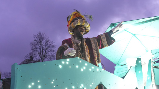 El paso de la Cabalgata llena de ilusión las calles de A Coruña