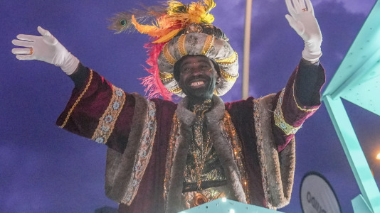 El paso de la Cabalgata llena de ilusión las calles de A Coruña