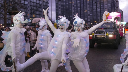 El paso de la Cabalgata llena de ilusión las calles de A Coruña