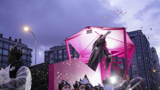 El paso de la Cabalgata llena de ilusión las calles de A Coruña