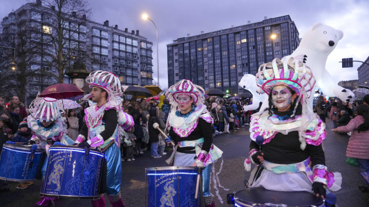 El paso de la Cabalgata llena de ilusión las calles de A Coruña