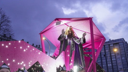 El paso de la Cabalgata llena de ilusión las calles de A Coruña