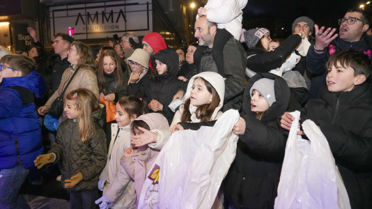 El paso de la Cabalgata llena de ilusión las calles de A Coruña