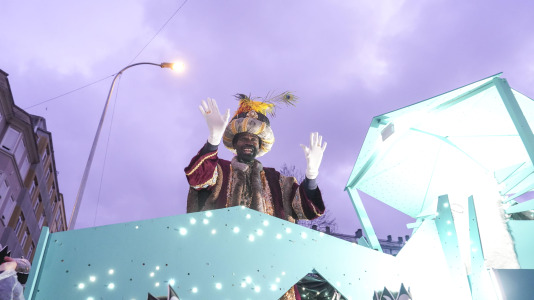 El paso de la Cabalgata llena de ilusión las calles de A Coruña