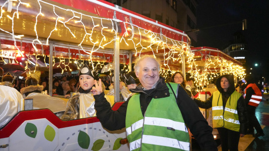 El paso de la Cabalgata llena de ilusión las calles de A Coruña