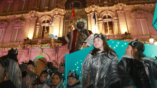 El paso de la Cabalgata llena de ilusión las calles de A Coruña