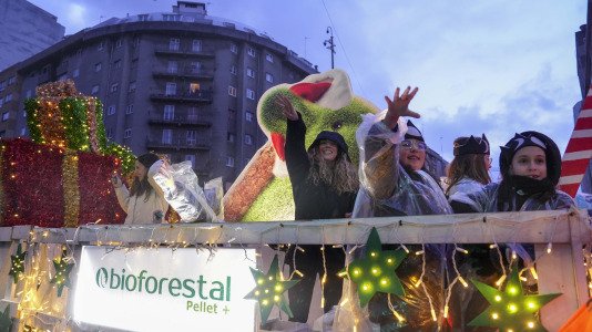 El paso de la Cabalgata llena de ilusión las calles de A Coruña