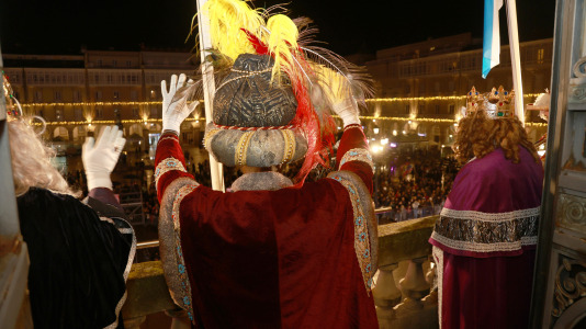 El paso de la Cabalgata llena de ilusión las calles de A Coruña