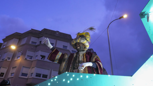 El paso de la Cabalgata llena de ilusión las calles de A Coruña