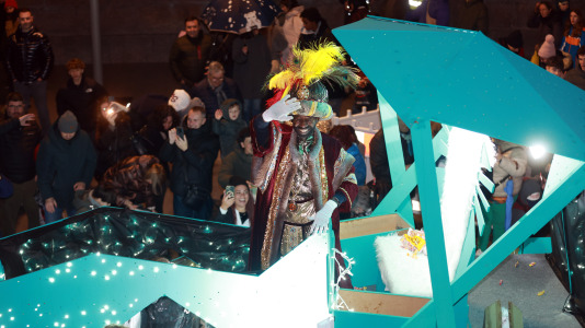 El paso de la Cabalgata llena de ilusión las calles de A Coruña