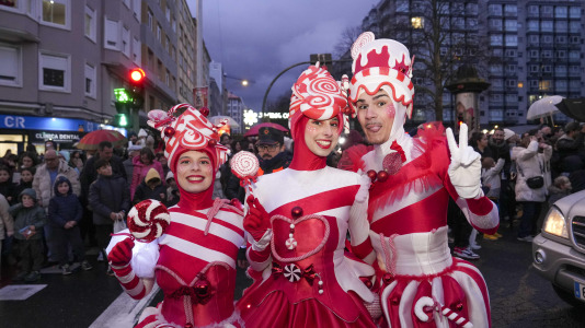 El paso de la Cabalgata llena de ilusión las calles de A Coruña