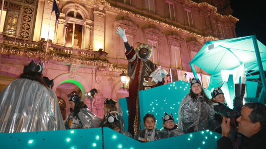 El paso de la Cabalgata llena de ilusión las calles de A Coruña