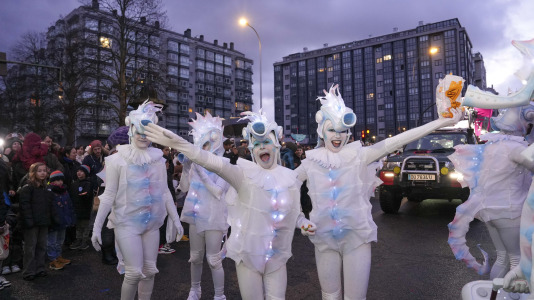 El paso de la Cabalgata llena de ilusión las calles de A Coruña