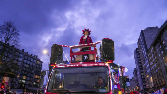 El paso de la Cabalgata llena de ilusión las calles de A Coruña