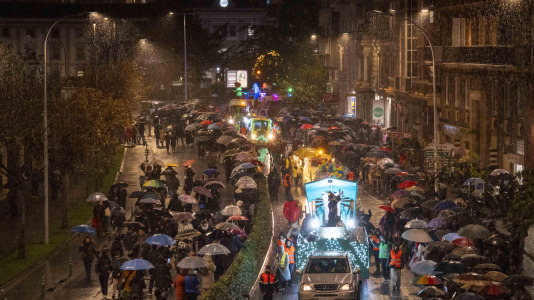 El paso de la Cabalgata llena de ilusión las calles de A Coruña
