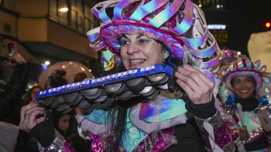 El paso de la Cabalgata llena de ilusión las calles de A Coruña