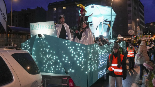 El paso de la Cabalgata llena de ilusión las calles de A Coruña