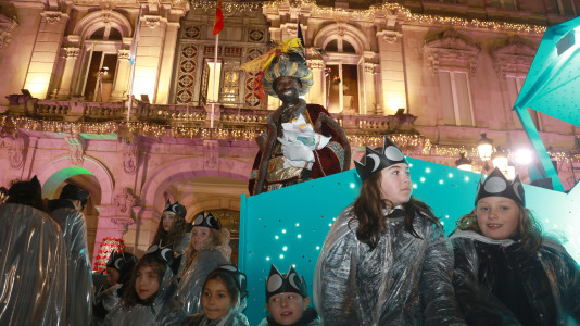El paso de la Cabalgata llena de ilusión las calles de A Coruña