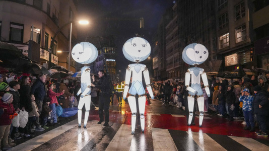 El paso de la Cabalgata llena de ilusión las calles de A Coruña