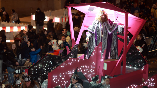 El paso de la Cabalgata llena de ilusión las calles de A Coruña