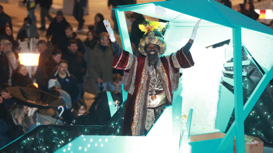 El paso de la Cabalgata llena de ilusión las calles de A Coruña