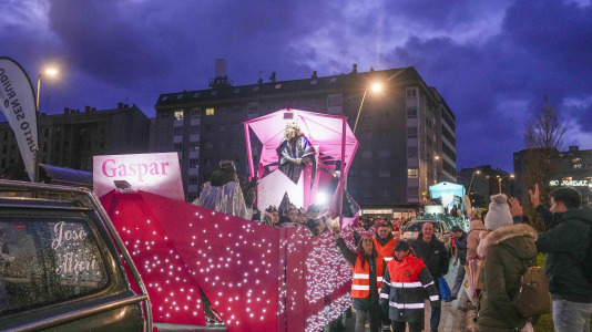 El paso de la Cabalgata llena de ilusión las calles de A Coruña