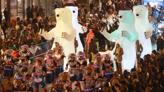 El paso de la Cabalgata llena de ilusión las calles de A Coruña