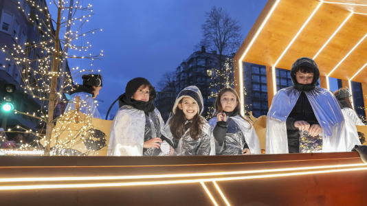 El paso de la Cabalgata llena de ilusión las calles de A Coruña