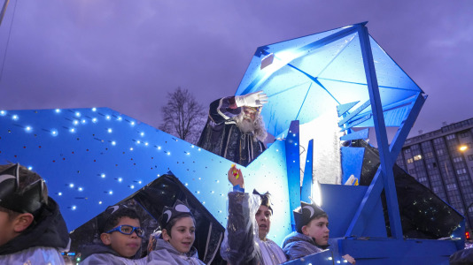 El paso de la Cabalgata llena de ilusión las calles de A Coruña