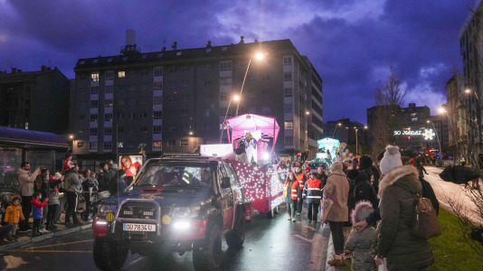 El paso de la Cabalgata llena de ilusión las calles de A Coruña