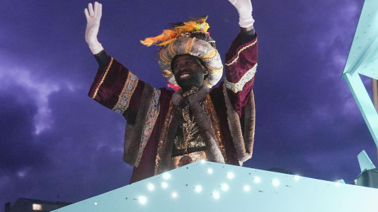 El paso de la Cabalgata llena de ilusión las calles de A Coruña