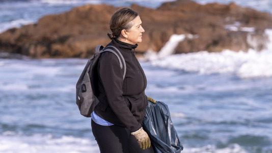 Una decena de personas acudieron a la llamada a la acción ecológica de un coruñés de 21 años 