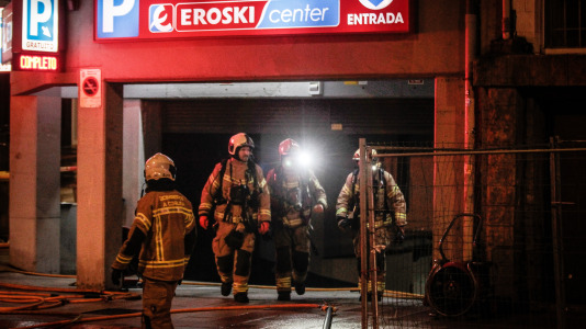 Bomberos, durante la intervención 