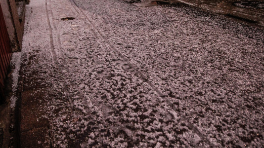 Los coruñeses pasaron la noche entre intensas tormentas y granizadas