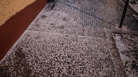 Los coruñeses pasaron la noche entre intensas tormentas y granizadas