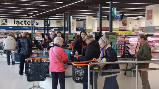 Situado en la antigua nave de Caramelo, es el Gadis más grande de A Coruña