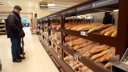 Situado en la antigua nave de Caramelo, es el Gadis más grande de A Coruña