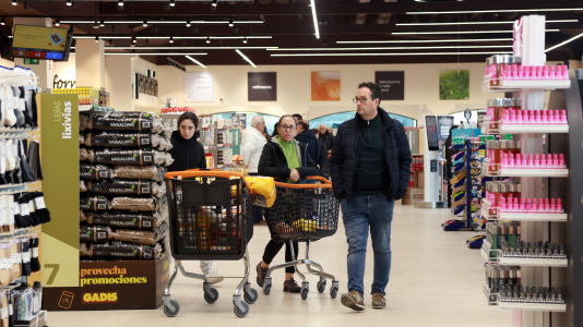 Situado en la antigua nave de Caramelo, es el Gadis más grande de A Coruña