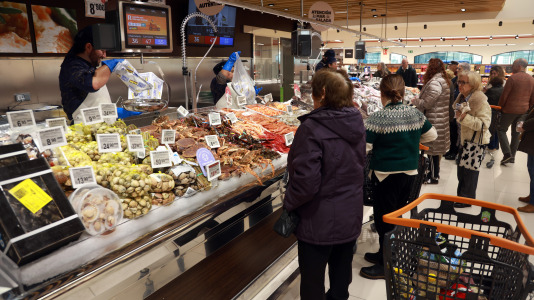 Situado en la antigua nave de Caramelo, es el Gadis más grande de A Coruña