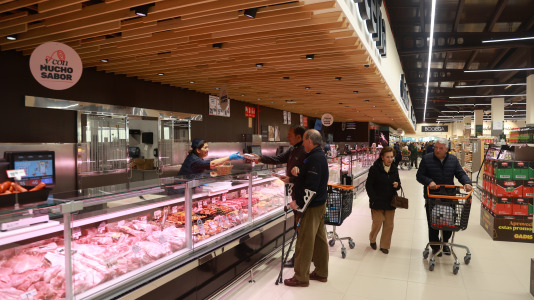 Situado en la antigua nave de Caramelo, es el Gadis más grande de A Coruña