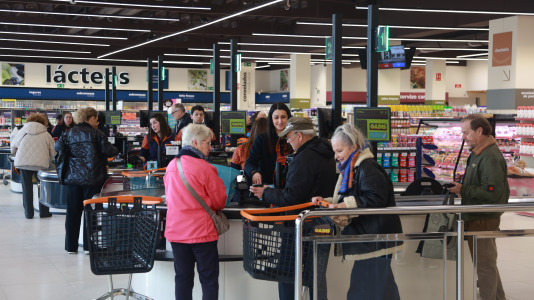 Situado en la antigua nave de Caramelo, es el Gadis más grande de A Coruña