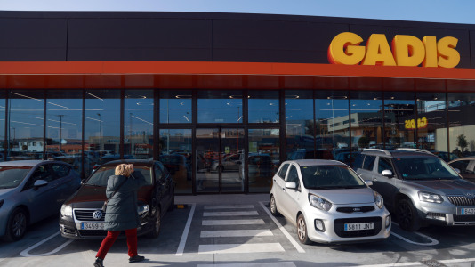 Situado en la antigua nave de Caramelo, es el Gadis más grande de A Coruña