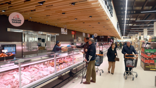 Situado en la antigua nave de Caramelo, es el Gadis más grande de A Coruña