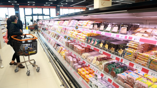 Situado en la antigua nave de Caramelo, es el Gadis más grande de A Coruña