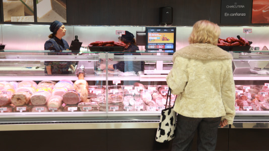 Situado en la antigua nave de Caramelo, es el Gadis más grande de A Coruña