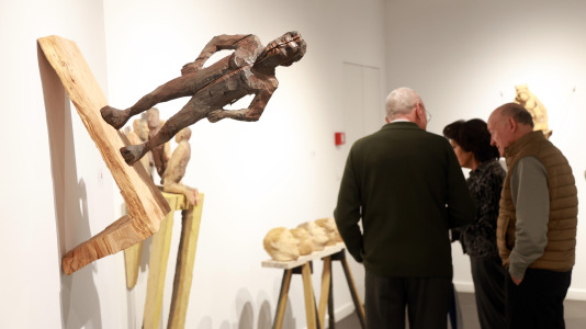 El autor presenta en "Retornos" diferentes obras creadas a lo largo de toda su carrera