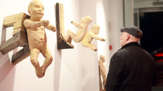 El autor presenta en "Retornos" diferentes obras creadas a lo largo de toda su carrera