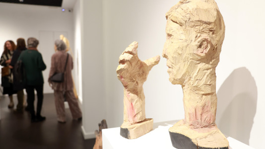 El autor presenta en "Retornos" diferentes obras creadas a lo largo de toda su carrera