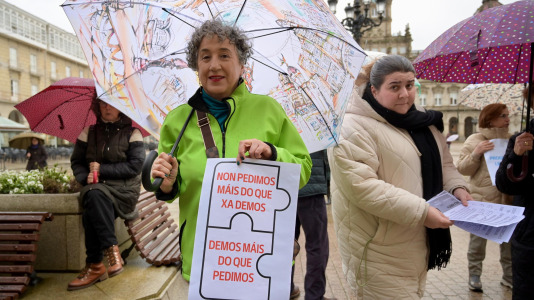 Más de cien personas desafiaron a la lluvia para exigir la vuelta de la actividad cultural
