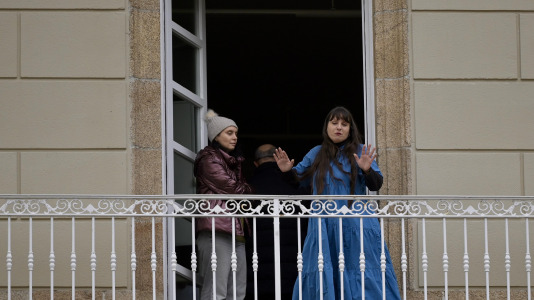 Más de cien personas desafiaron a la lluvia para exigir la vuelta de la actividad cultural